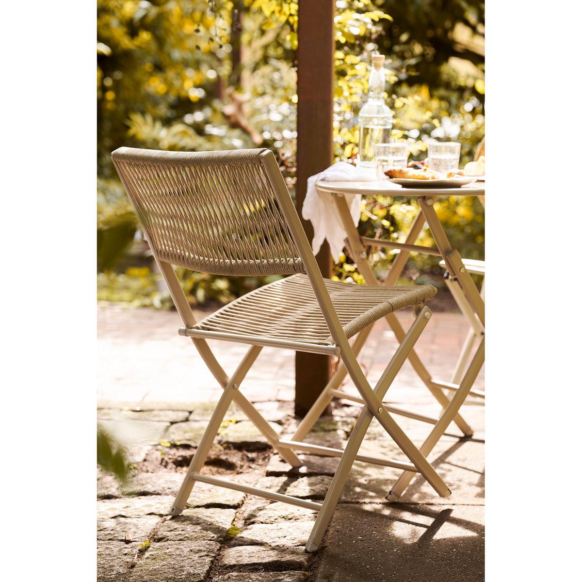 Arcas Bistroset aus Polyester und Stahl, Tisch und 2 Stühle, Taupe