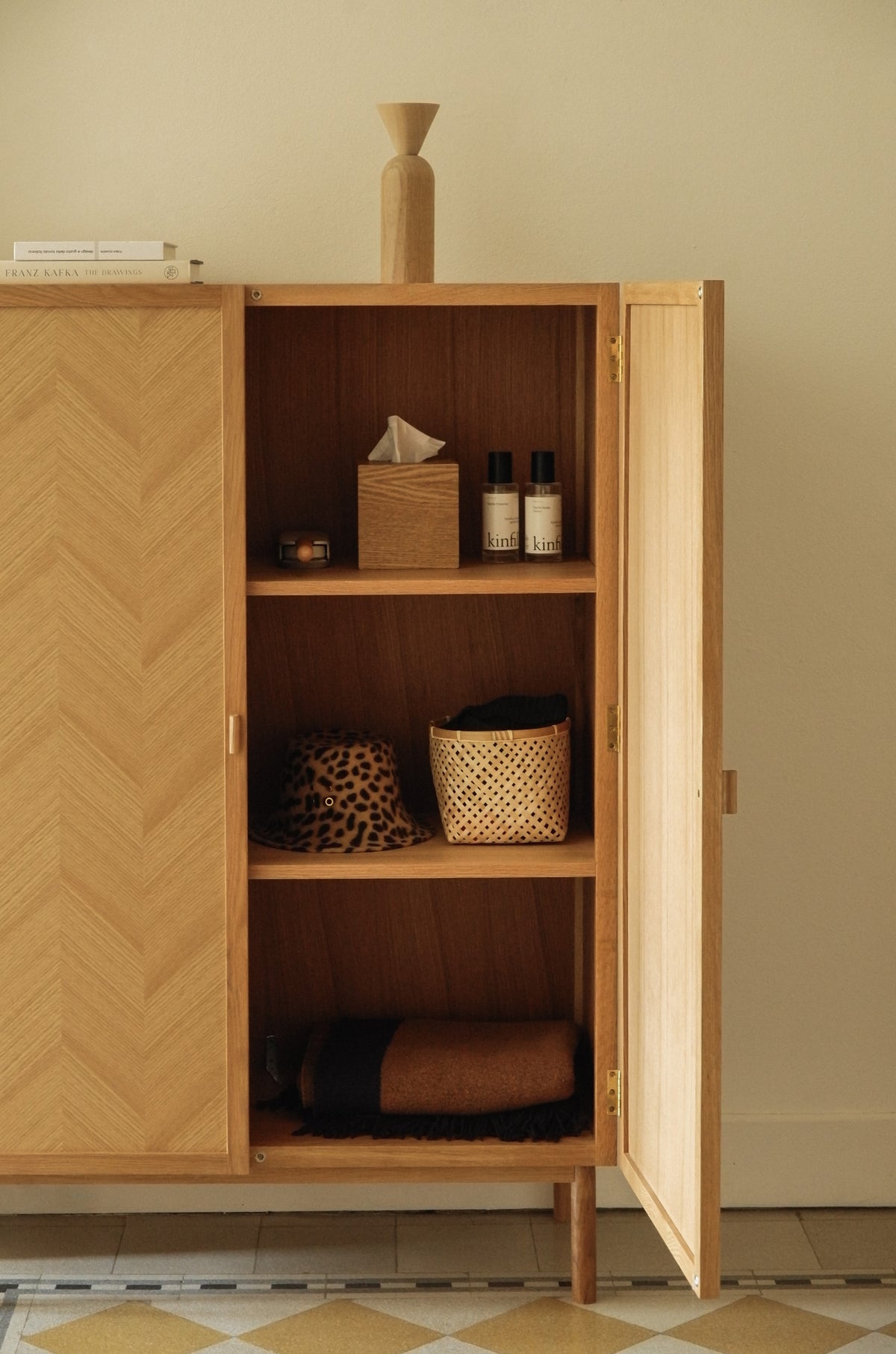 Fischgrät-Kleiderschrank, Natur, Mittel