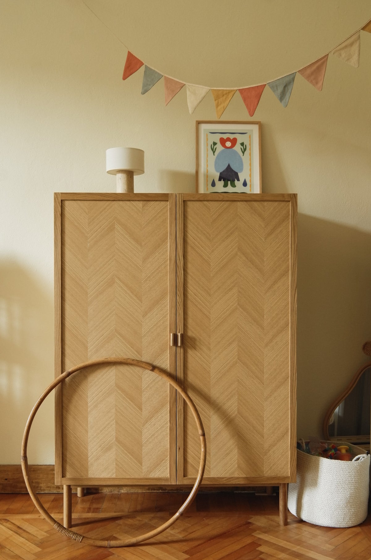 Fischgrät-Kleiderschrank, Natur, Mittel