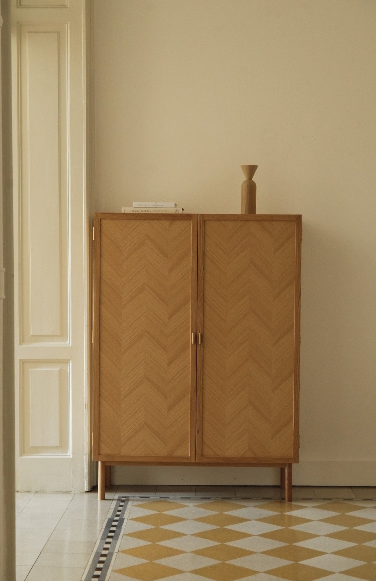 Fischgrät-Kleiderschrank, Natur, Mittel