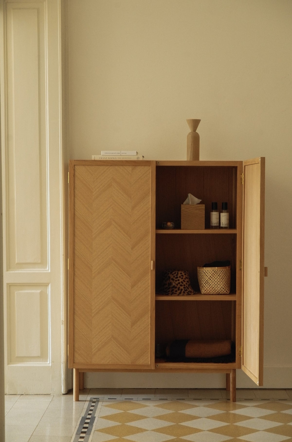 Fischgrät-Kleiderschrank, Natur, Mittel