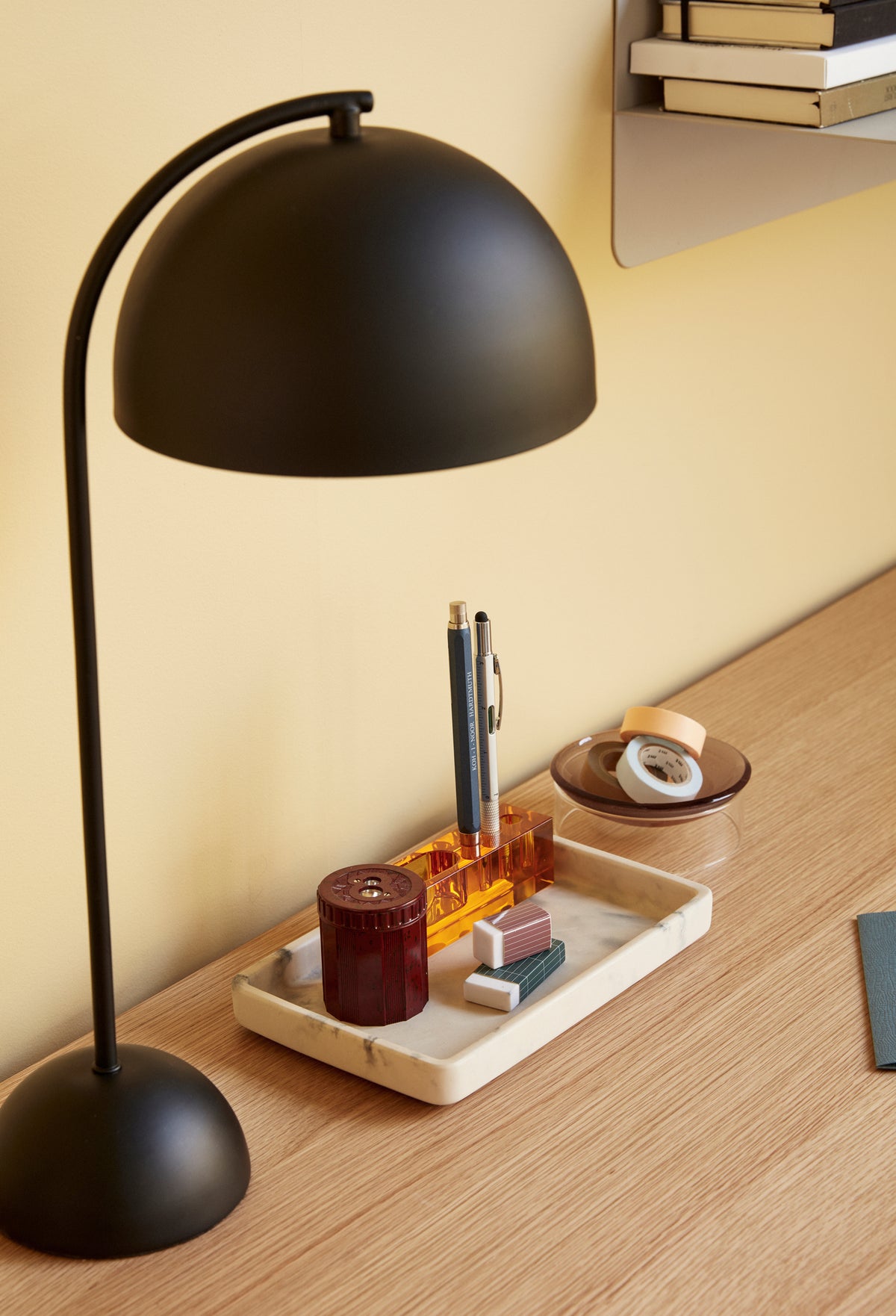 Form Tischlampe schwarz