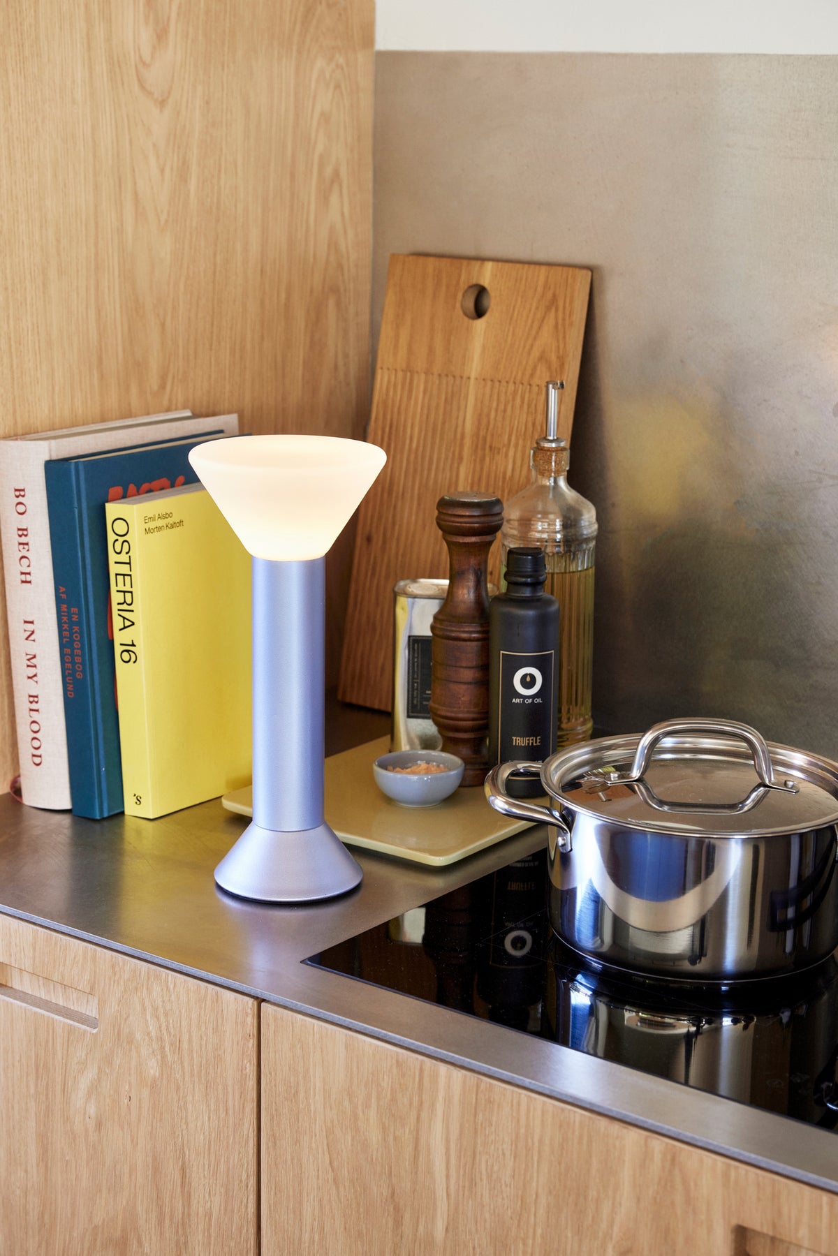 PolsterOase Möbel – Flash Akku, Tischlampe aus Glas und Metall, Metallic, Lila – Ansicht 13