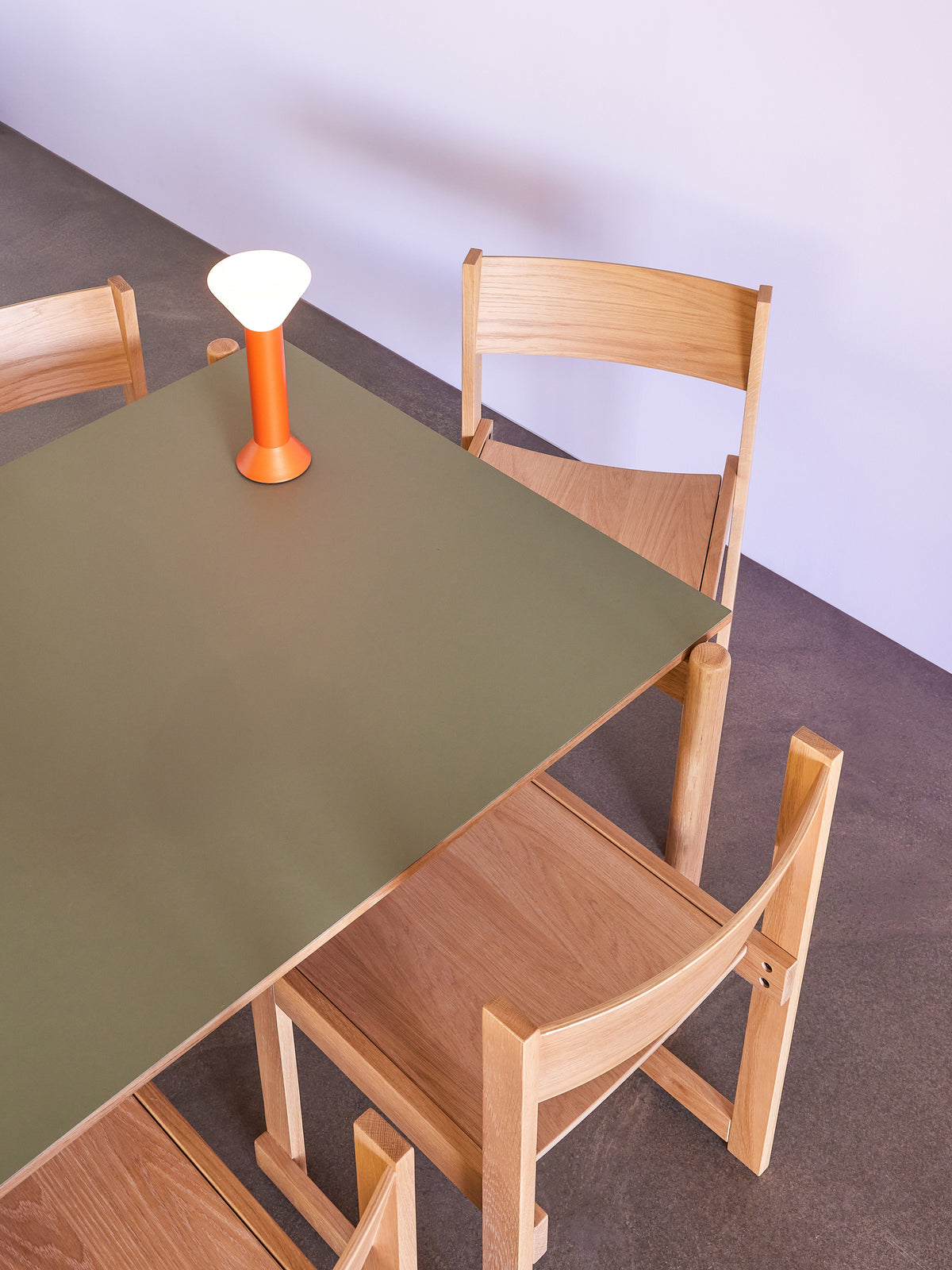 PolsterOase Möbel – Flash Akku, Tischlampe aus Glas und Metall, Metallic, Orange – Ansicht 4