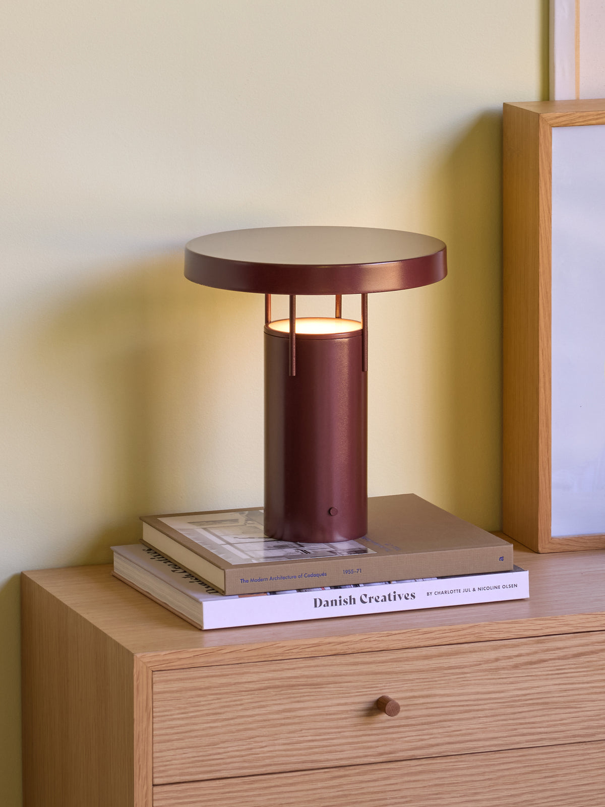 BringMe Tragbare Lampe, metallisches Burgunderrot