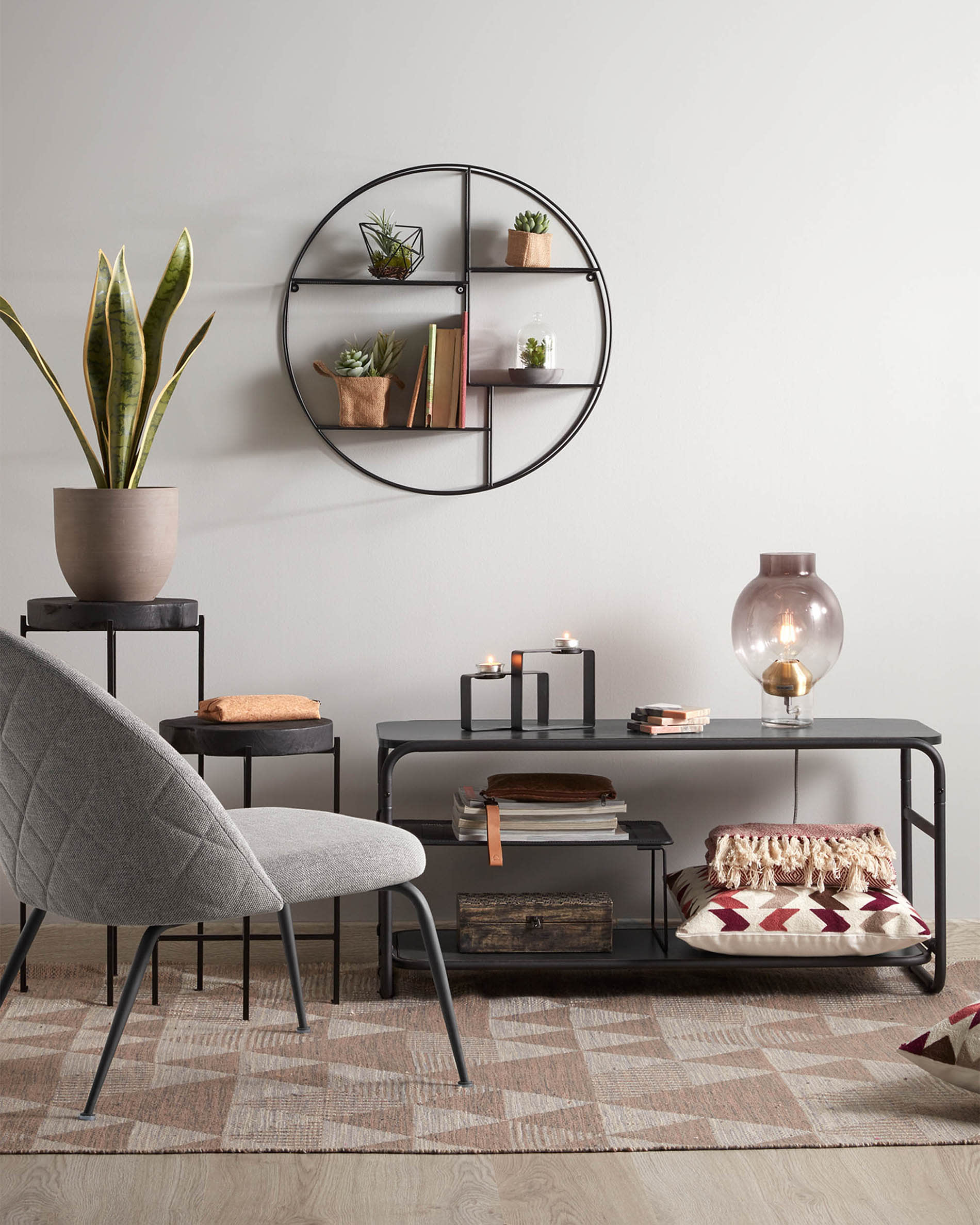 Across Wandregal Ø55 cm – Rundes Designregal aus schwarzem Stahl (Industrial Style)