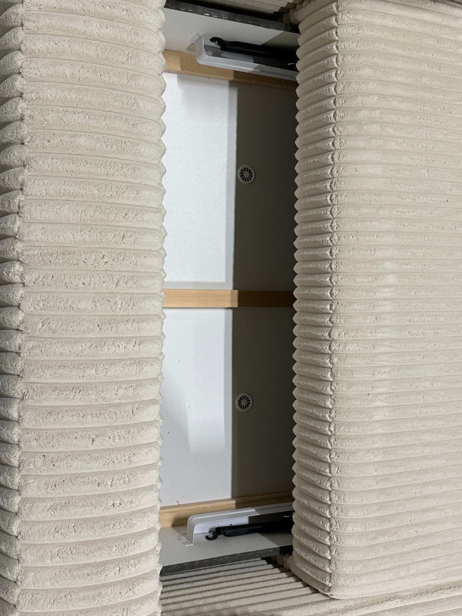 Wohnlandschaft mit Schlaffunktion in Breitcord Beige - POLSTEROASE