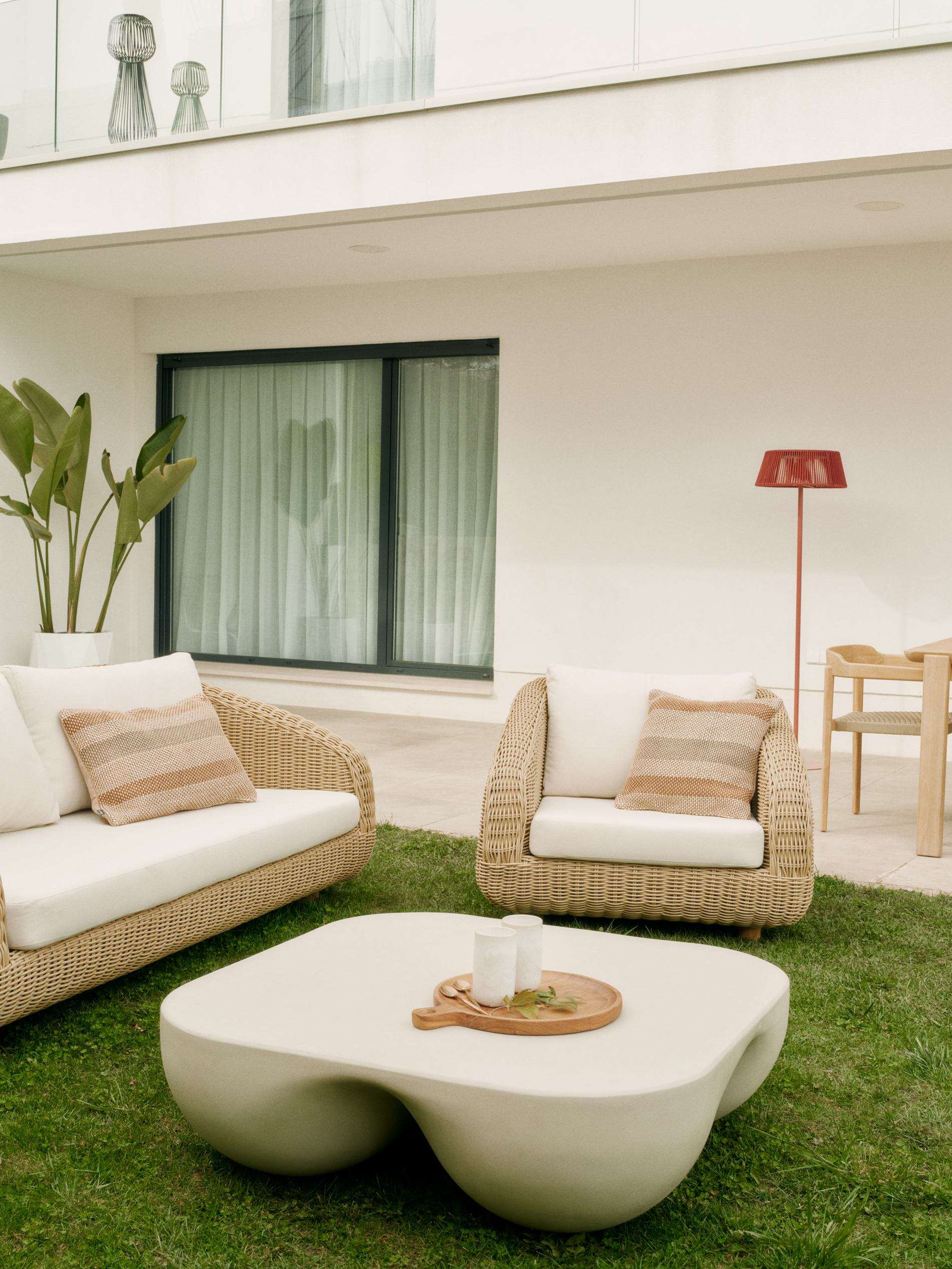 Colba Couchtisch 100x100 cm – Polystone Design für Indoor & Outdoor