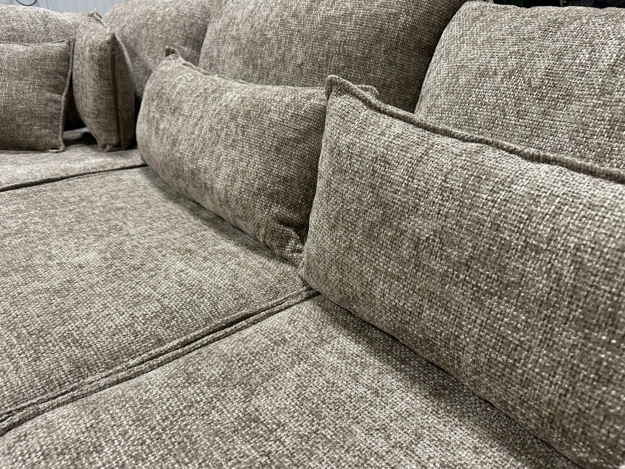 Wohnlandschaft in Webstoff - 370cm Breite | PolsterOase - POLSTEROASE