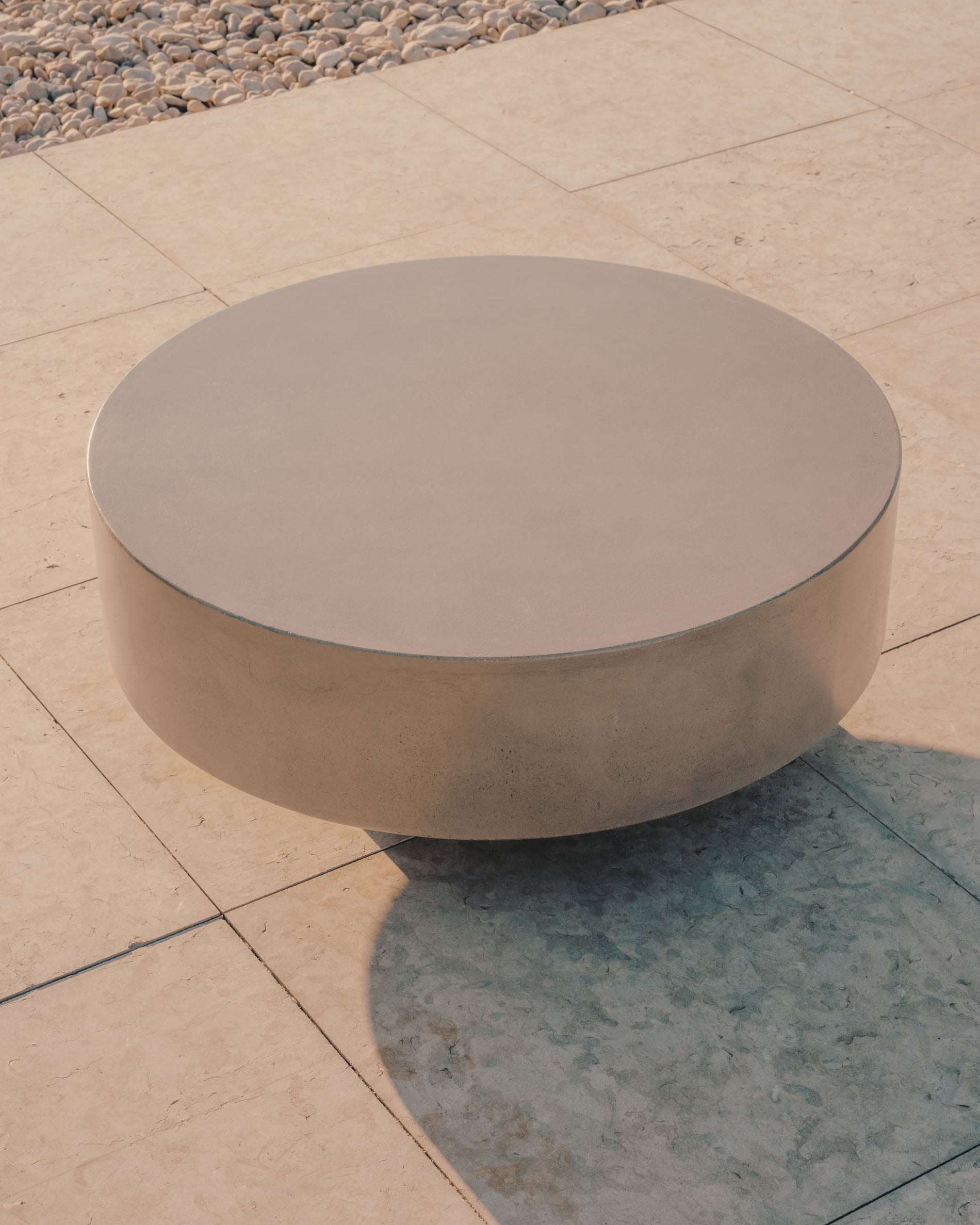 Garbet Couchtisch Ø80 cm – Massiver Zement Designertisch für Indoor & Outdoor