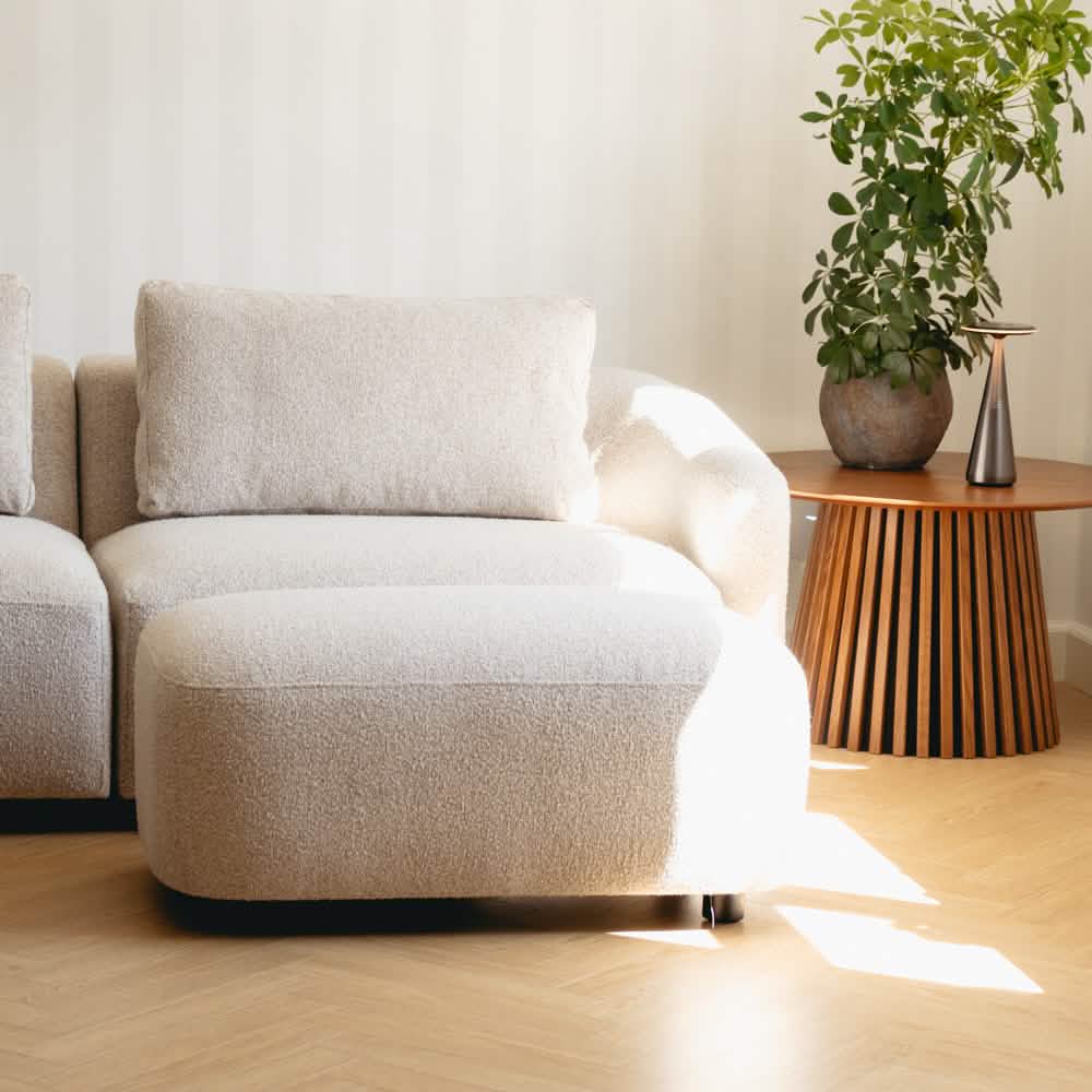 Nolio Modulsofa in Bouclé Beige + Hocker, 315 cm Breite | PolsterOase