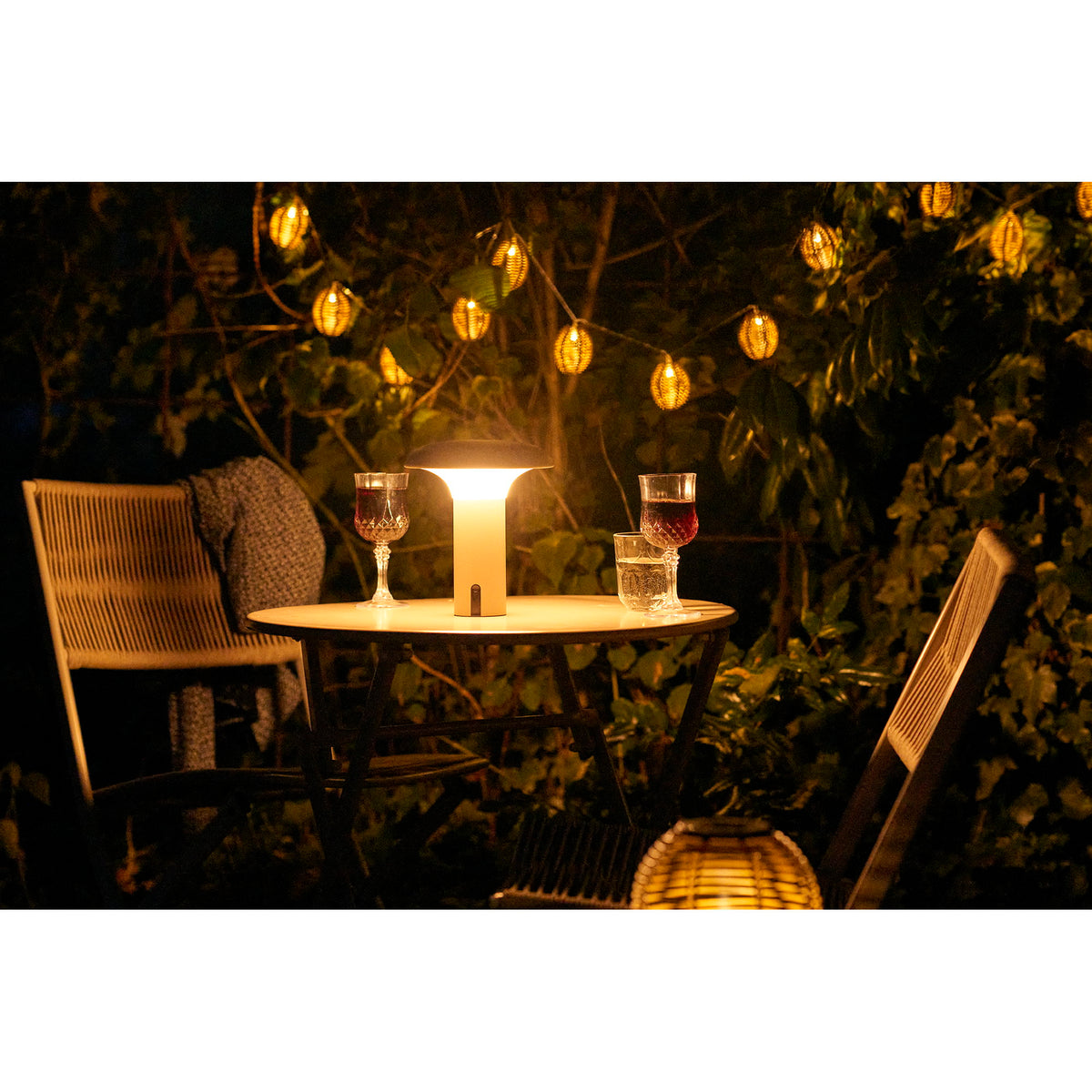 PolsterOase Möbel – Ramsey Akku, LED, Lampe aus Polypropylen und Stahl, Beige – Ansicht 8