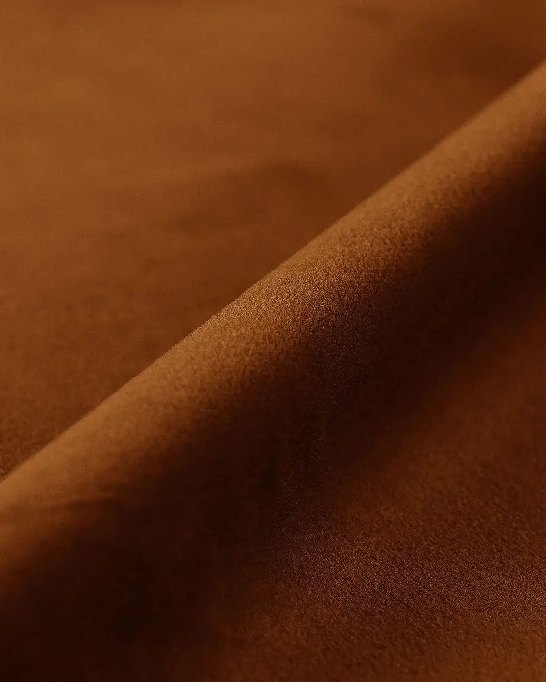 PolsterOase Sofa – BONO Modulsofa 3-Sitzer mit Récamiere in Samt, 295 cm, Terracotta, Rechts – Detailansicht