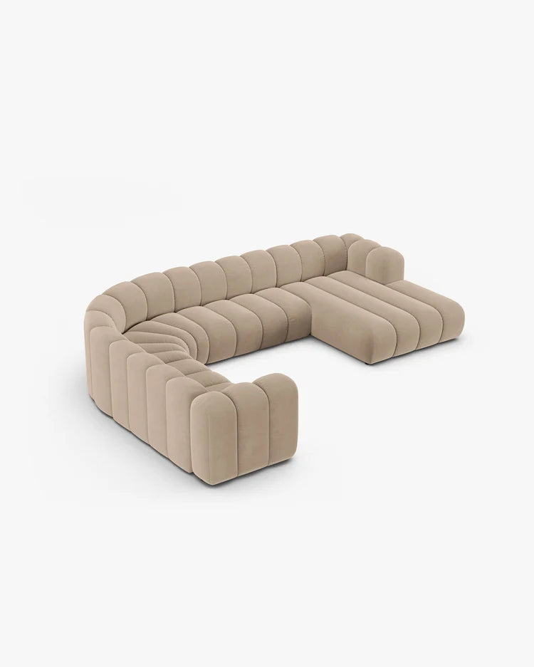 PolsterOase Sofa – Grandé Wohnlandschaft 6-Sitzer in Samt, 370 cm Breite, Beige, Links – Perspektivische Ansicht