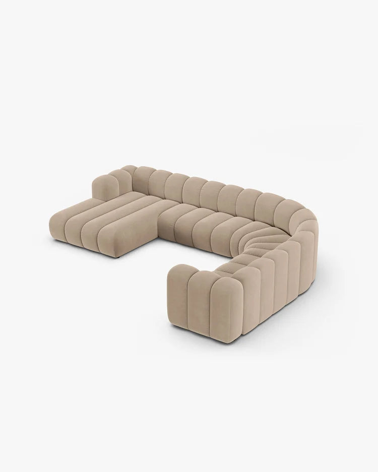 PolsterOase Sofa – Grandé Wohnlandschaft 6-Sitzer in Samt, 370 cm Breite, Beige, Rechts – Perspektivische Ansicht