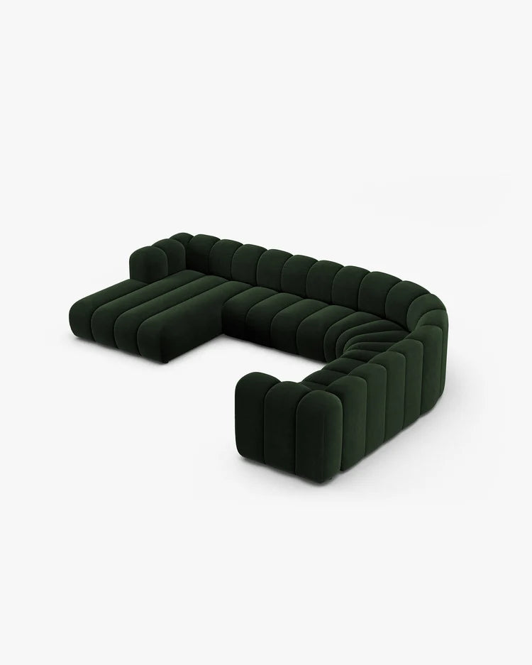 PolsterOase Sofa – Grandé Wohnlandschaft 6-Sitzer in Samt, 370 cm Breite, Flaschengrün, Rechts – Perspektivische Ansicht