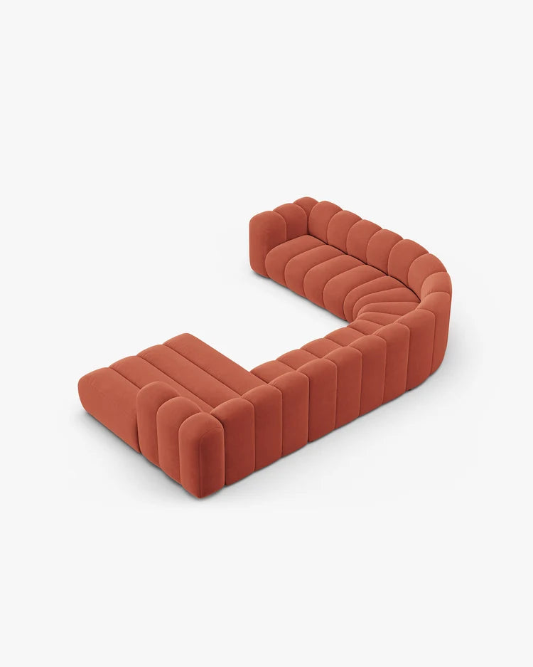 PolsterOase Sofa – Grandé Wohnlandschaft 6-Sitzer in Samt, 370 cm Breite, Koralle, Links – Detailansicht