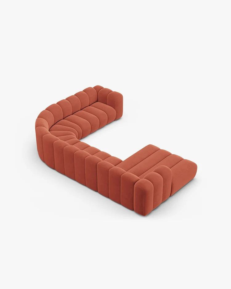 PolsterOase Sofa – Grandé Wohnlandschaft 6-Sitzer in Samt, 370 cm Breite, Koralle, Rechts – Detailansicht