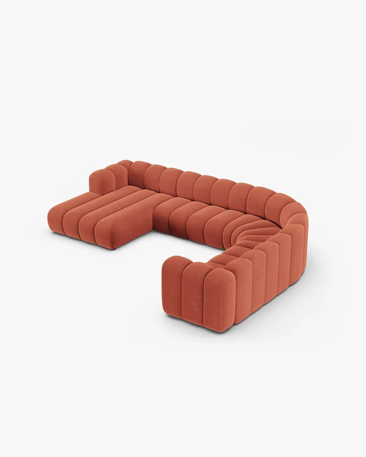 PolsterOase Sofa – Grandé Wohnlandschaft 6-Sitzer in Samt, 370 cm Breite, Koralle, Rechts – Perspektivische Ansicht
