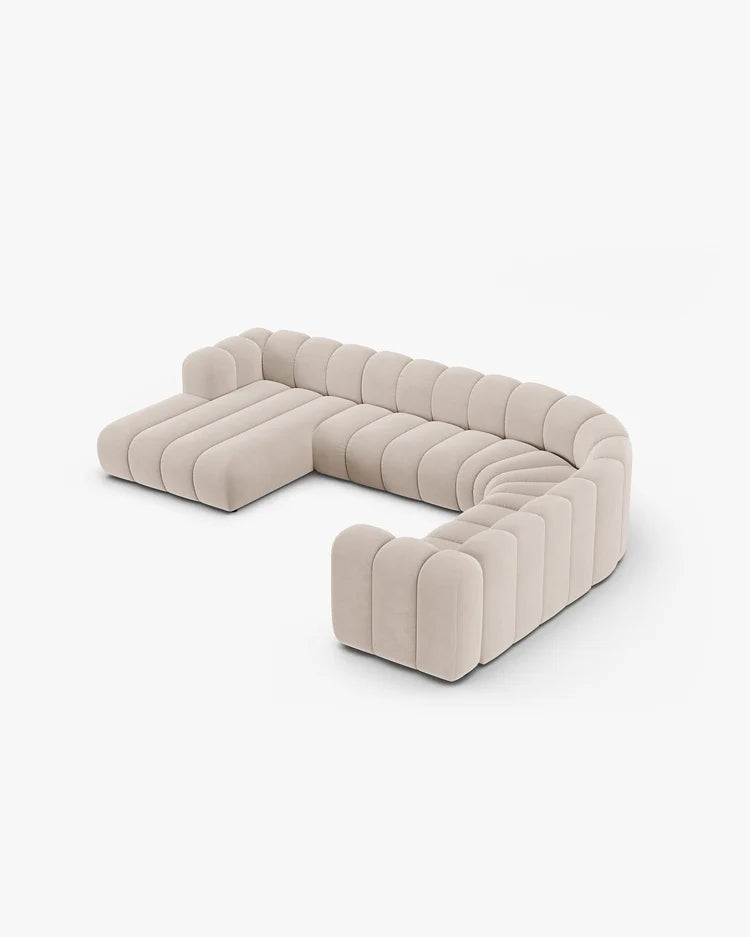PolsterOase Sofa – Grandé Wohnlandschaft 6-Sitzer in Samt, 370 cm Breite, Leichtes beige, Rechts – Perspektivische Ansicht
