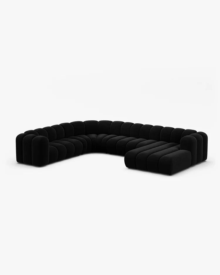 PolsterOase Sofa – Grandé Wohnlandschaft 6-Sitzer in Samt, 370 cm Breite, Schwarz, Links – Seitenansicht