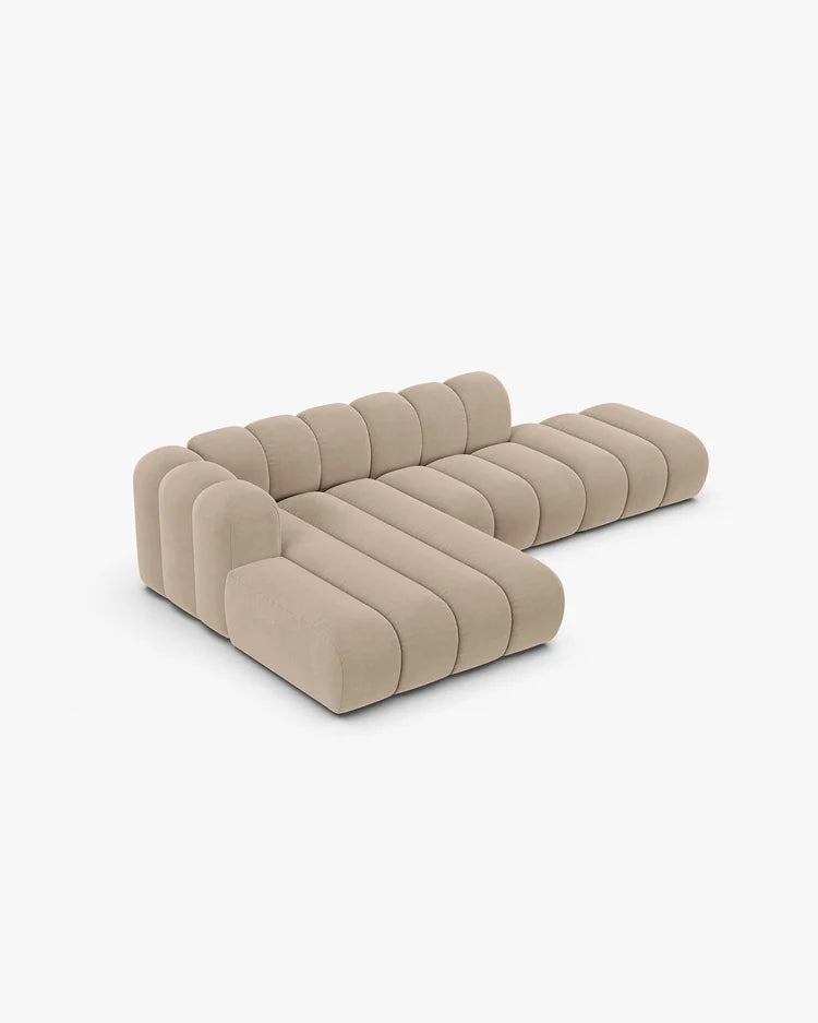PolsterOase Sofa – Grandé offenes Ecksofa 5-Sitzer in Samt, 299 cm Breite, Beige, Links – Perspektivische Ansicht