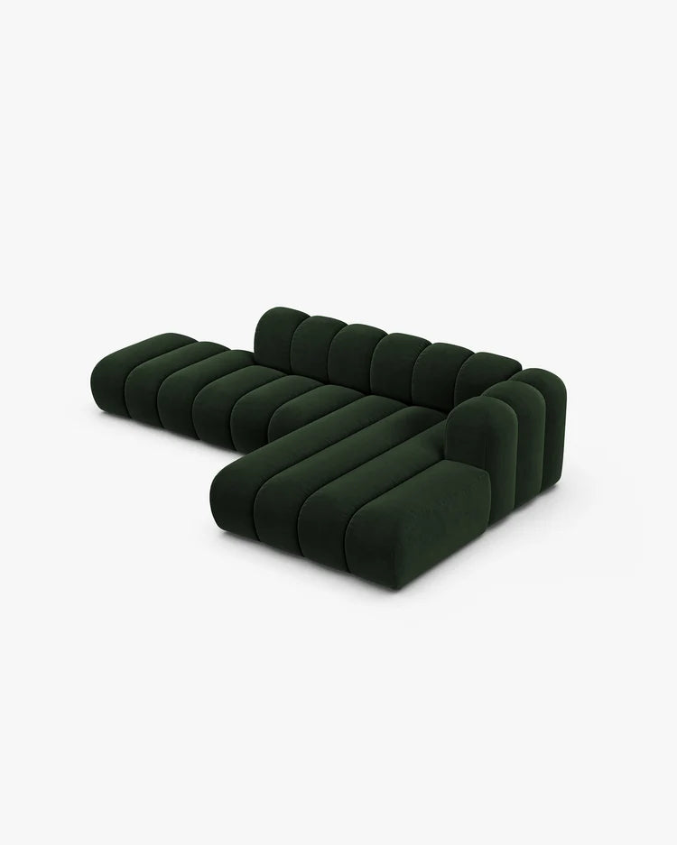 PolsterOase Sofa – Grandé offenes Ecksofa 5-Sitzer in Samt, 299 cm Breite, Flaschengrün, Rechts – Perspektivische Ansicht
