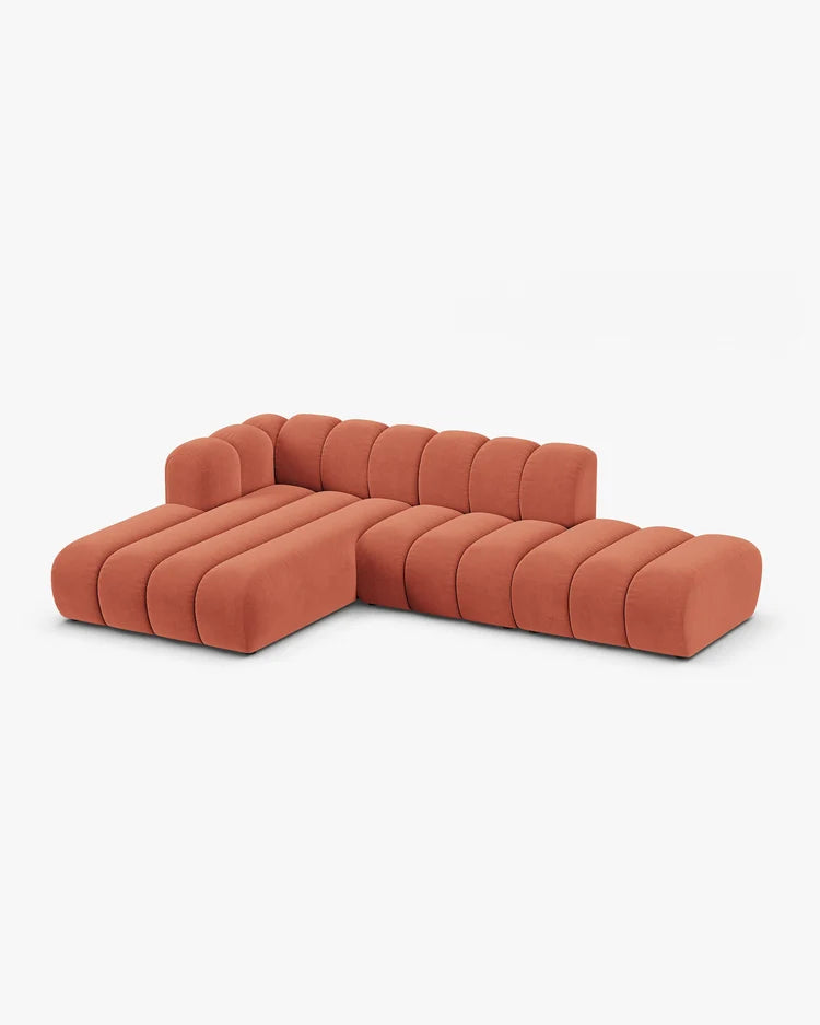 PolsterOase Sofa – Grandé offenes Ecksofa 5-Sitzer in Samt, 299 cm Breite, Koralle, Links – Seitenansicht