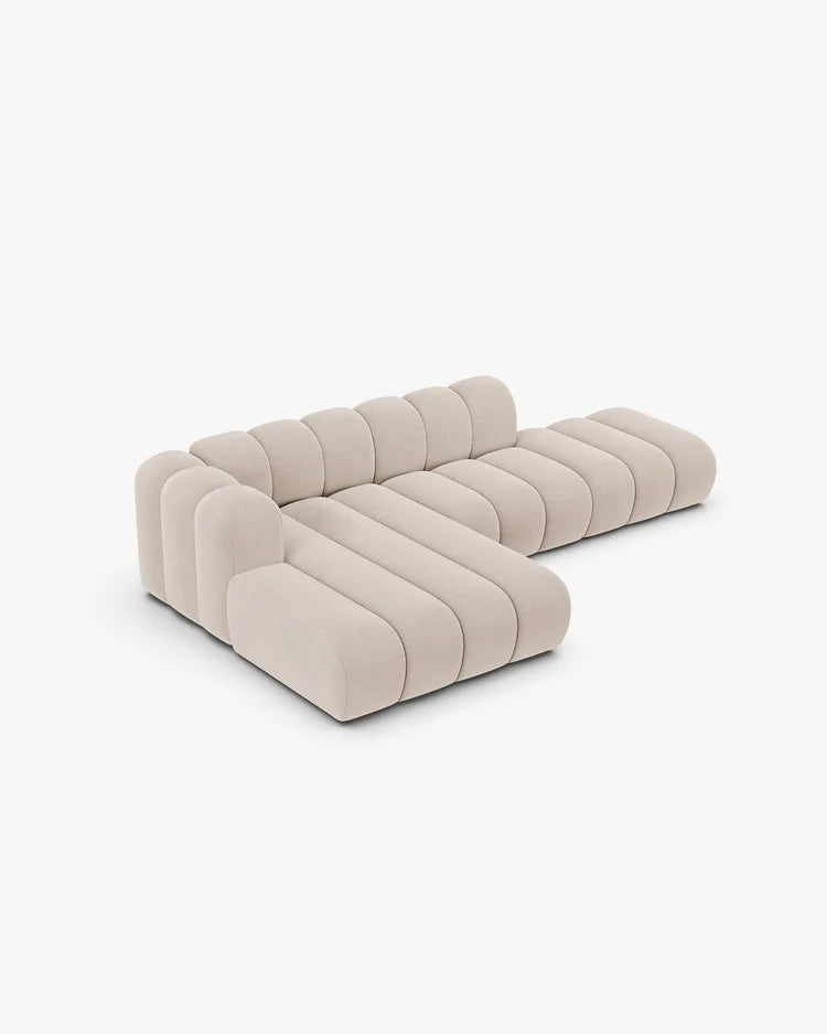 PolsterOase Sofa – Grandé offenes Ecksofa 5-Sitzer in Samt, 299 cm Breite, Leichtes beige, Links – Perspektivische Ansicht