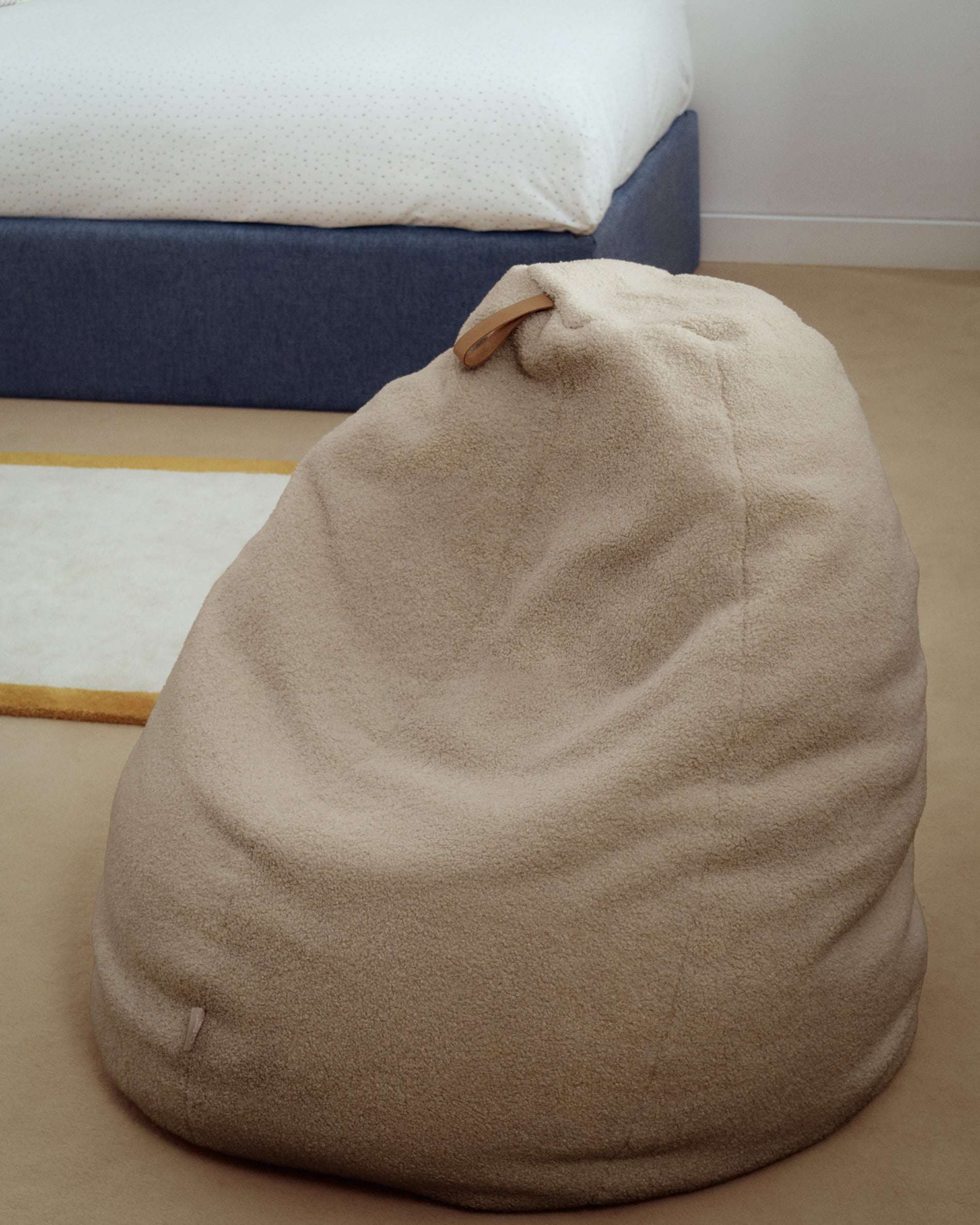 Vicka Sitzsack Ø70 cm – Bouclé Design Sitzsack in Beige mit maximalem Komfort
