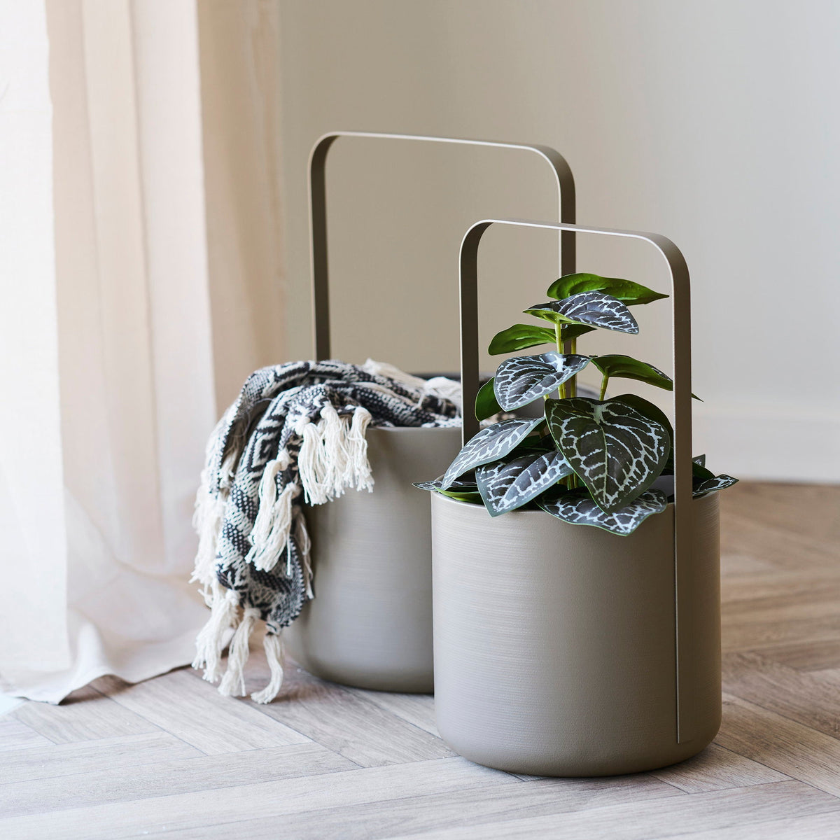 PolsterOase Möbel – Adana Plaid aus recycelter Baumwolle, Braun, 130 × 180 cm – Ansicht 3