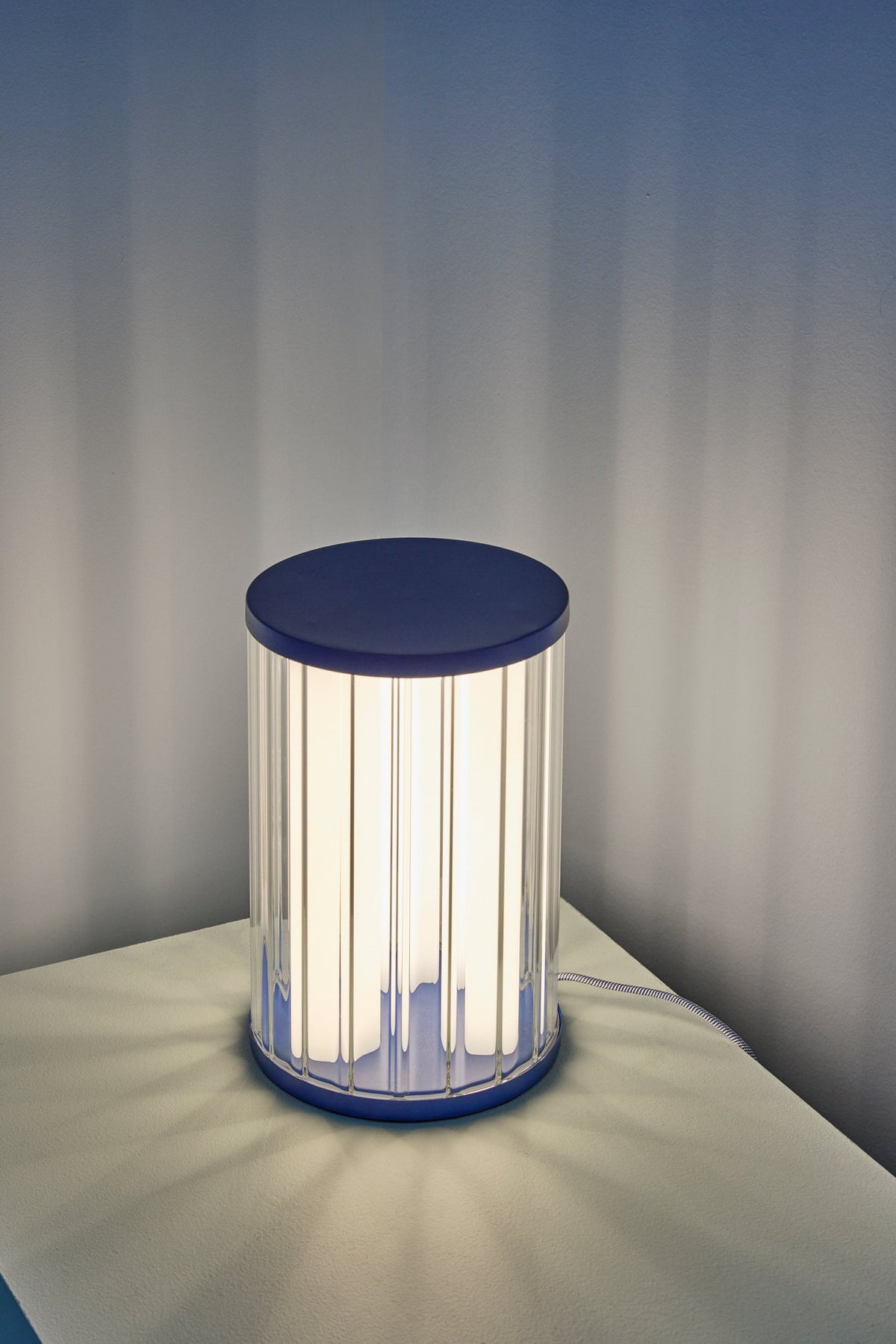PolsterOase Möbel – Aru Tischlampe aus Glas, Blau – Ansicht 10