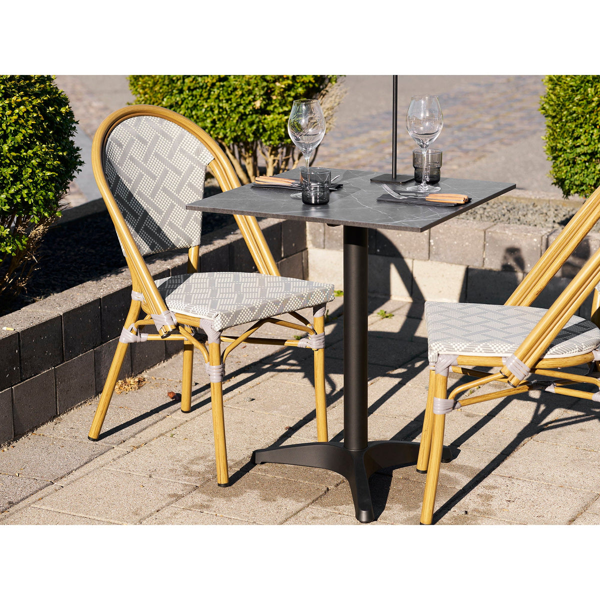 PolsterOase Möbel – Bistrotisch mit Aluminiumbeinen in Marmoroptik, Dunkelgrau, 60 cm – Ansicht 7