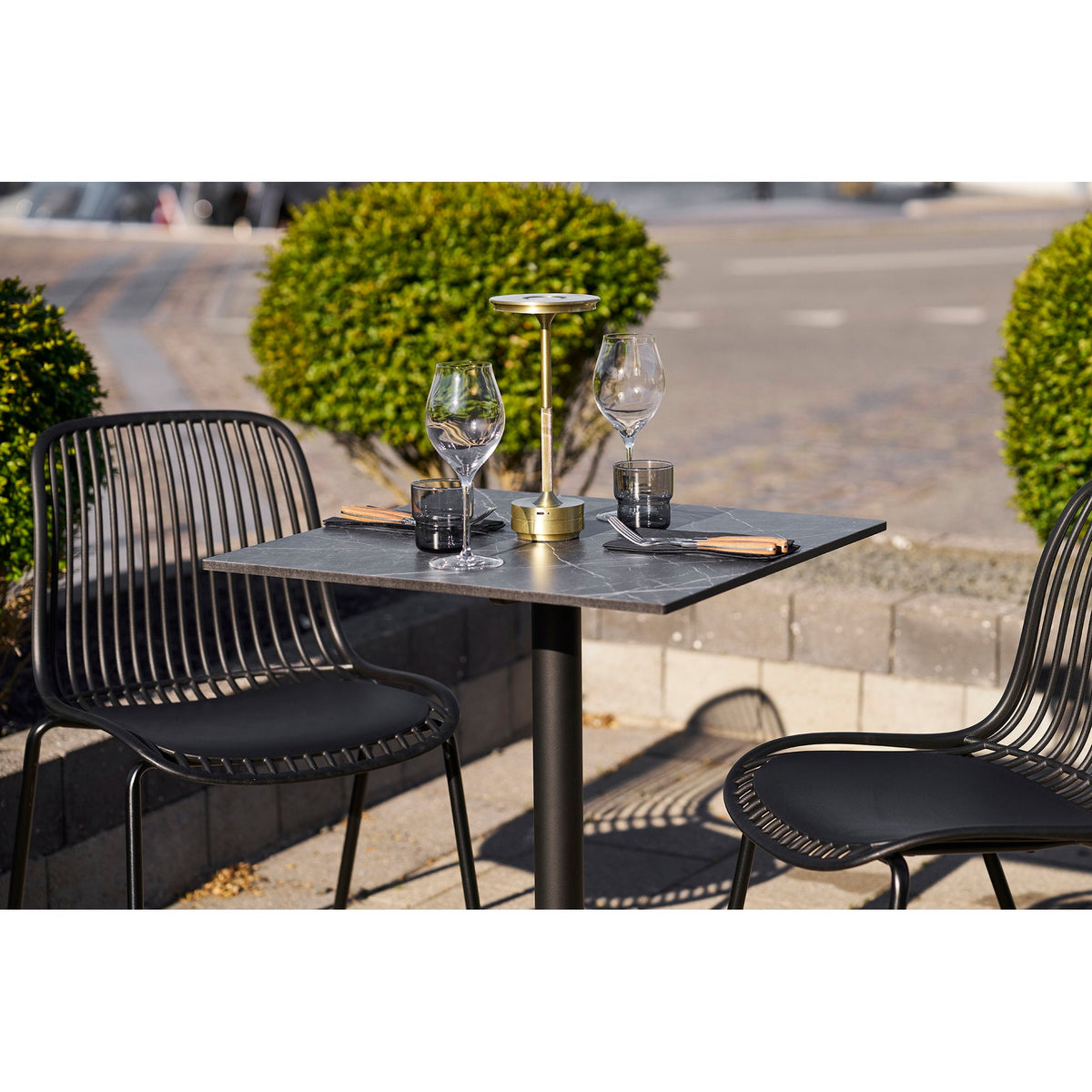 PolsterOase Möbel – Bistrotisch mit Aluminiumbeinen in Marmoroptik, Dunkelgrau, 60 cm – Ansicht 9