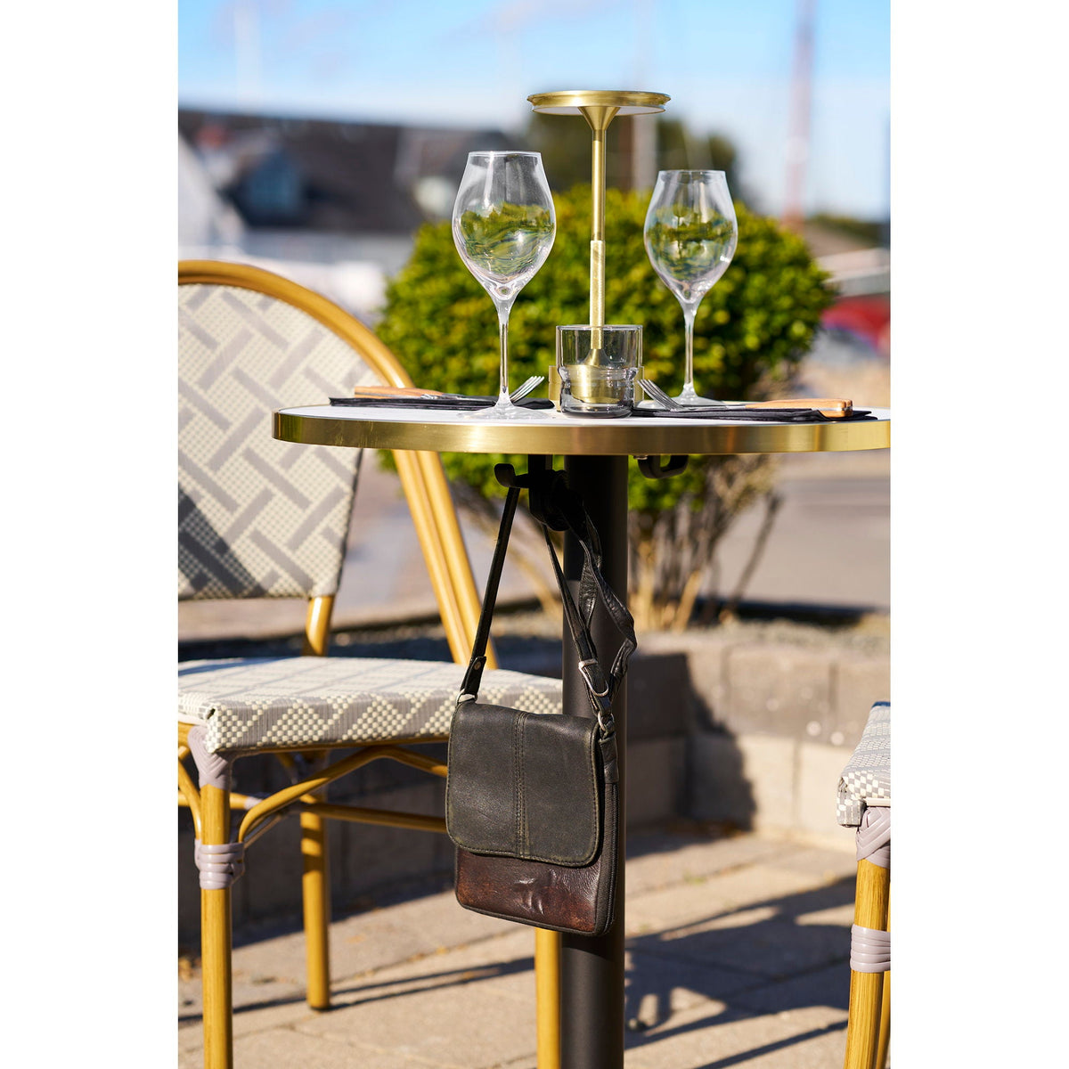PolsterOase Möbel – Bistrotisch in Marmoroptik mit Aluminiumbeinen, Ø 60 cm – Ansicht 10