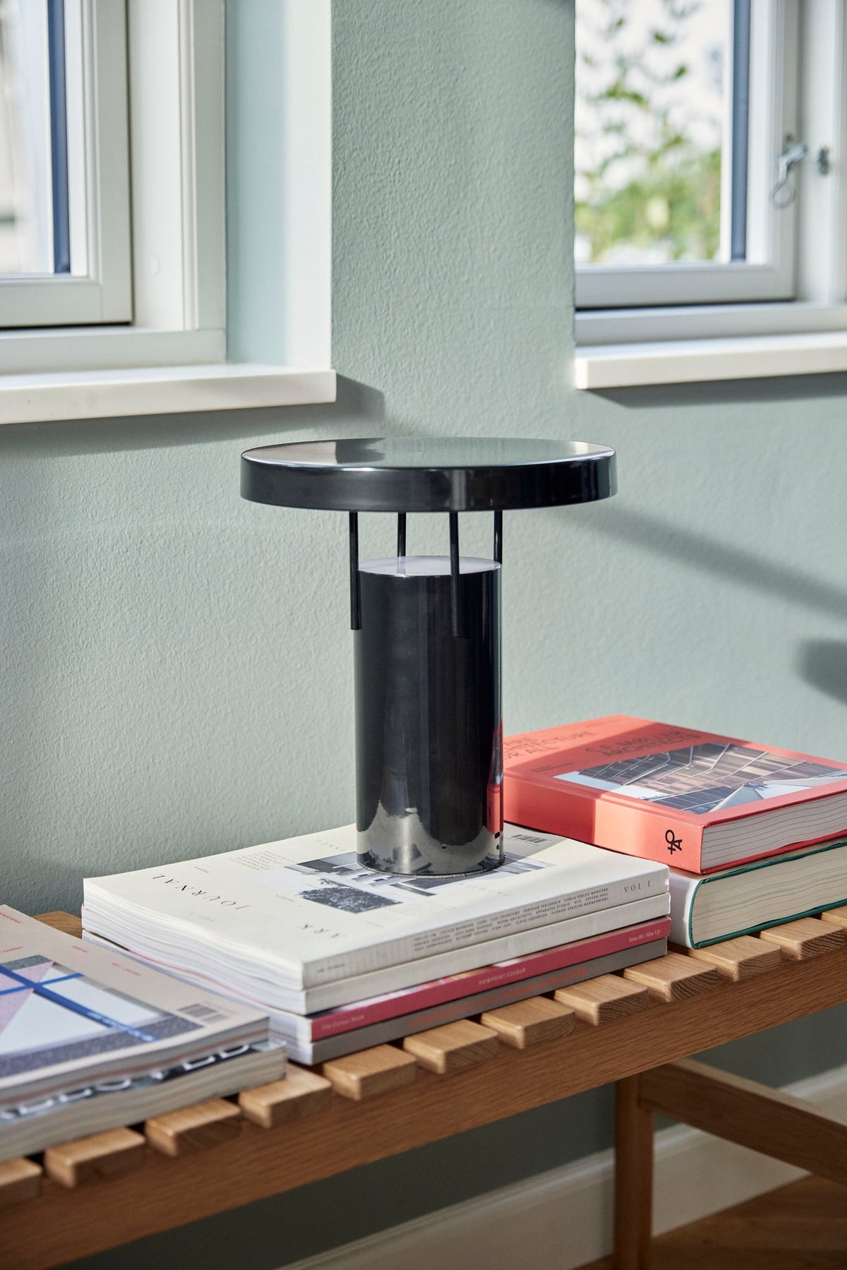 PolsterOase Möbel – BringMe Akku, Tischlampe aus Stahl, Schwarz – Ansicht 5