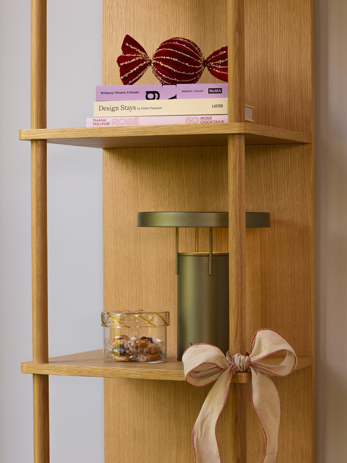 PolsterOase Möbel – BringMe Akku, Tischlampe, mini, Metallic, Dunkelgrün – Ansicht 4