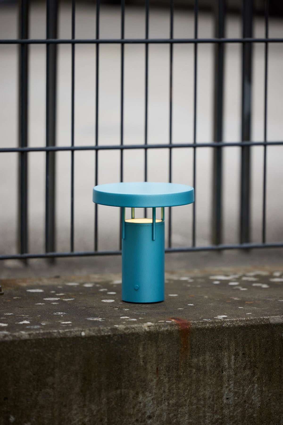 PolsterOase Möbel – BringMe Akku, Tischlampe, mini, Metallic, Türkis – Ansicht 5