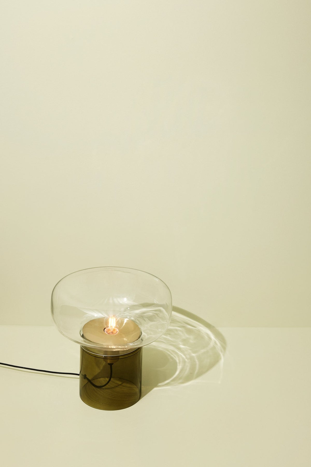 PolsterOase Möbel – Crave Tischlampe aus mundgeblasenem Glas – Ansicht 5