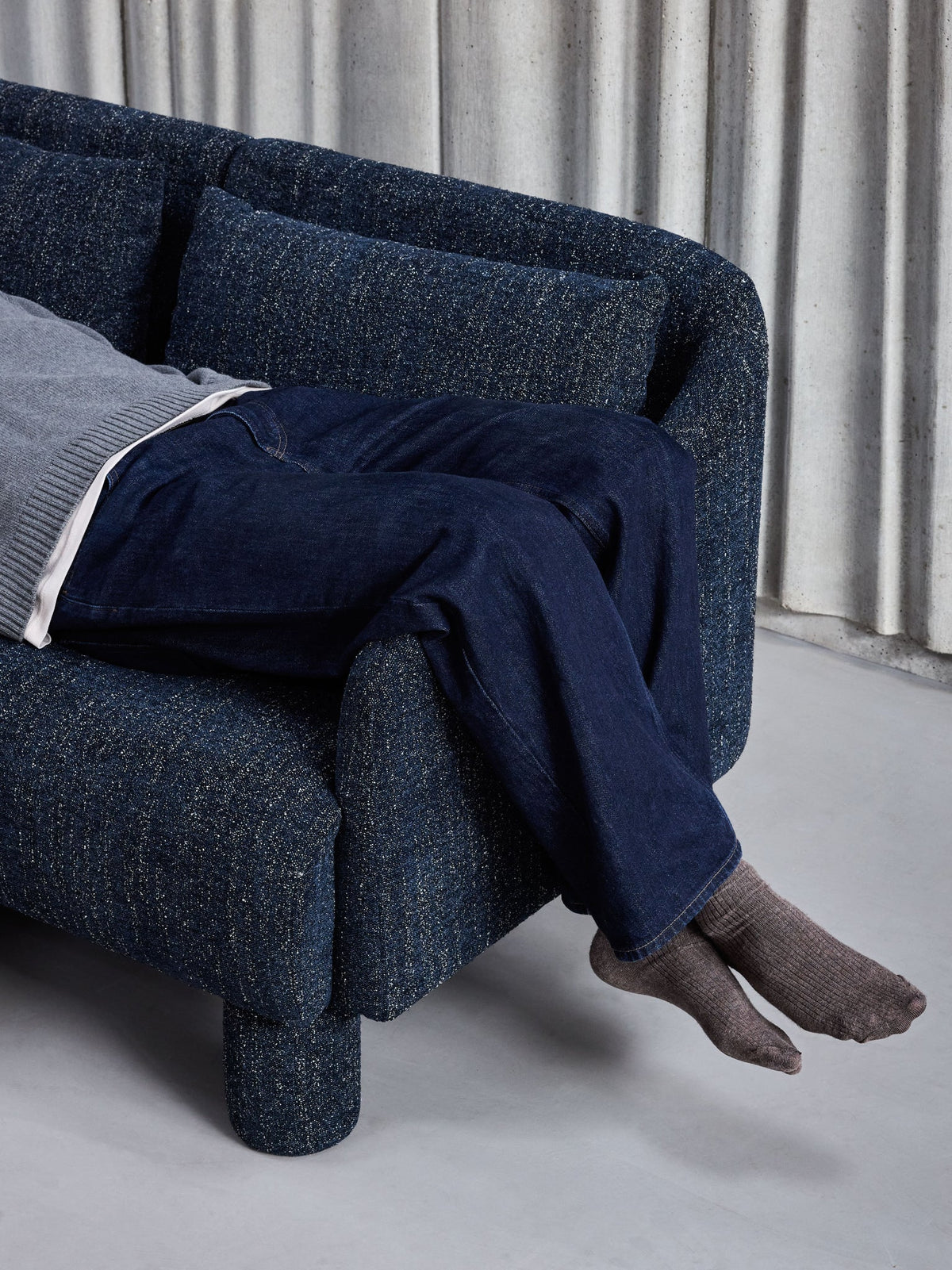 PolsterOase Möbel – Elegance Sofa dunkelblau – Ansicht 13