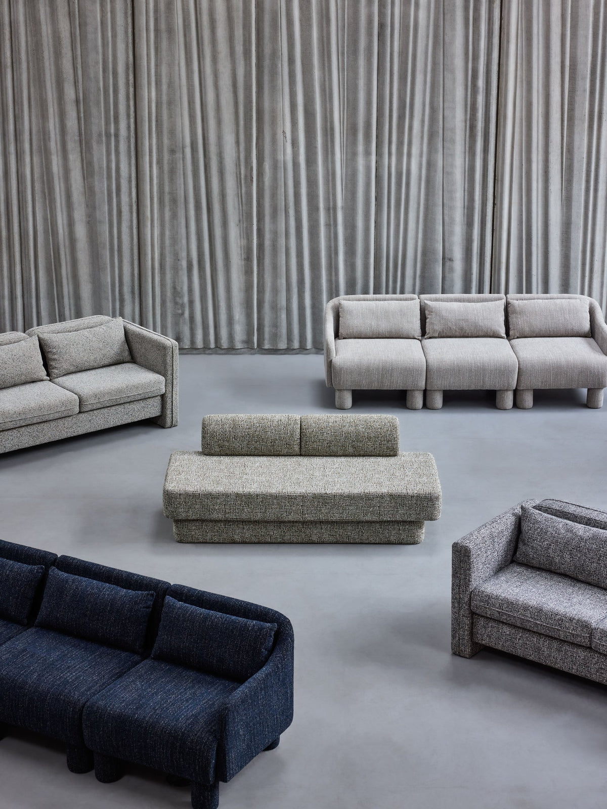 PolsterOase Möbel – Elegance Sofa dunkelblau – Ansicht 18