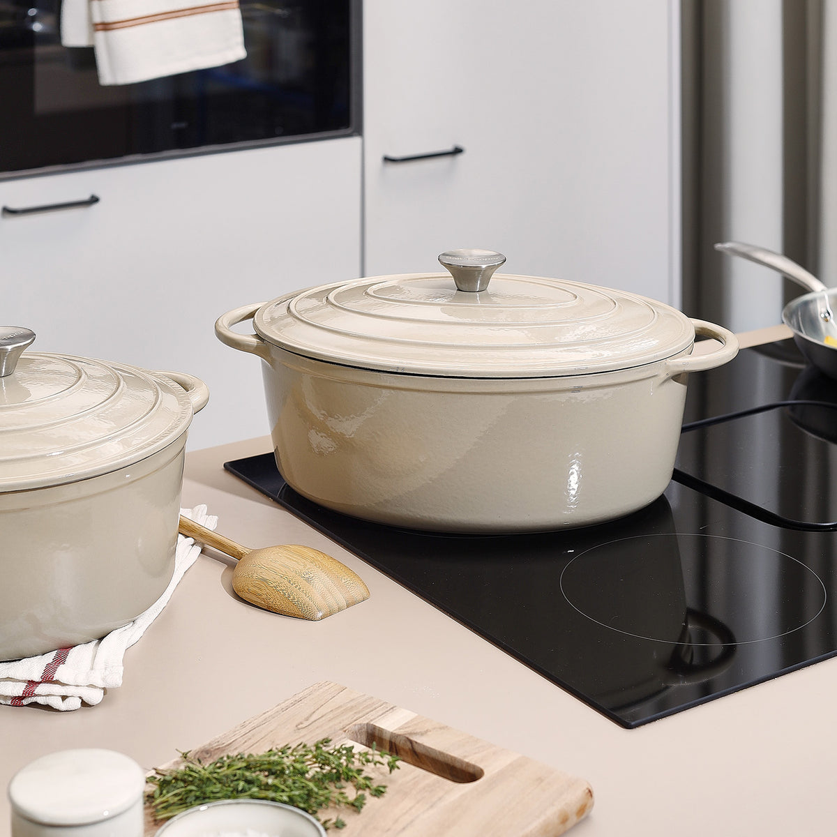 Salt & Pepper Kochtopf 41 x 26 cm, Gusseisen, beige, Ferno – Produktansicht 2
